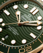 Omega Seamaster Diver 300m 42mm Moonshine Gold Green Dial Rubber Strap 210.62.42.20.10.001 - Image 4