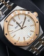 Audemars Piguet Royal Oak Selfwinding Silver dial, 37mm, Steel and 18k Rose gold, - Image 3